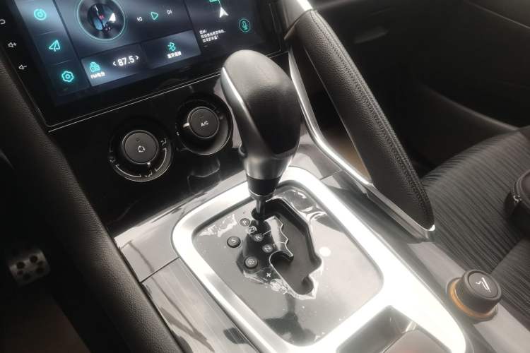 Used Peugeot 3008 2015 1.6THP Automatic Classic Edition Gear Lever