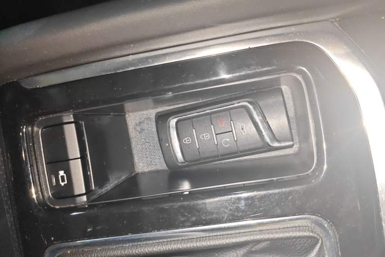 Used GAC Trumpchi GS8 2017 320T Two-Wheel Drive Luxury Smart Connectivity Version (7 Seats)