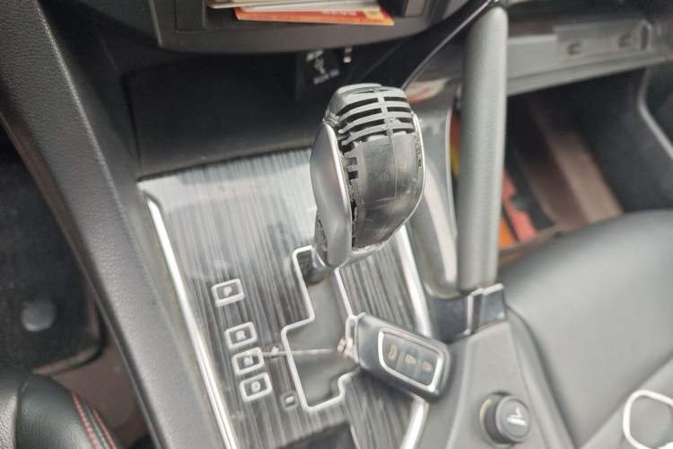 Used Dongfeng Aeolus AX7 2016 2.0L Automatic Zhiyi Trim