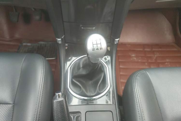 Used Zotye Z300 2014 1.5L Urban Edition Manual Luxury Model Gear Lever
