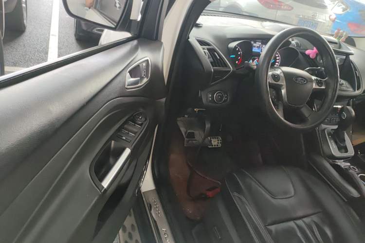 Used Ford Kuga 2013 2.0L GTDi Four-Wheel-Drive Sport Model Driver Seat