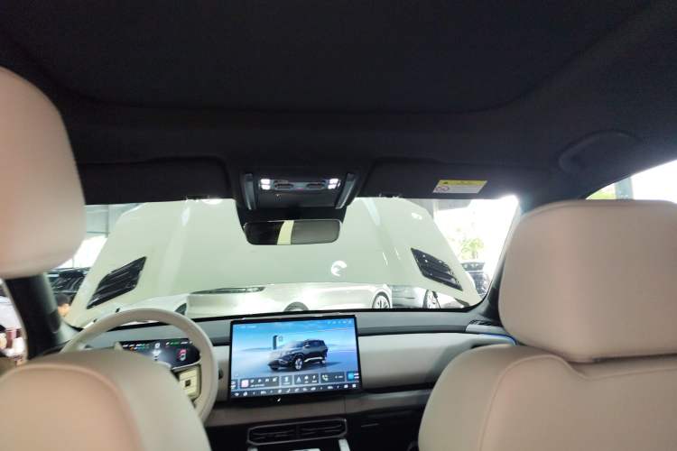 Used Formula Leopard Titanium 3 2025 501 km Range Rear-Wheel Drive Intelligent Driving Max Edition
