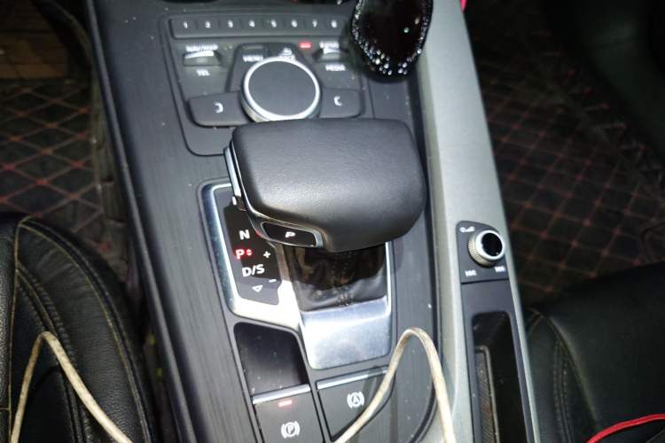 Used Audi A4L 2018 30th Anniversary Edition 30 TFSI Ambition Model
