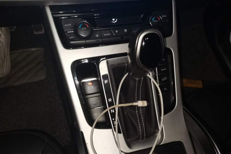 Used Geely Auto Emgrand X7 Sport 2016 1.8TD Automatic ZhiShang Model Gear Lever