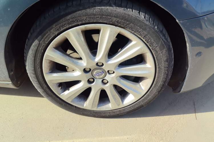 Used Volvo V40 2013 2.0T Zhiya Edition
