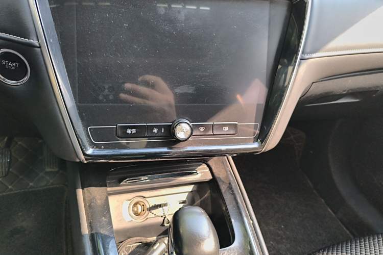 Used Roewe i5 2019 1.5L Automatic 4G Connected Langhao Edition Audio And AC Panel