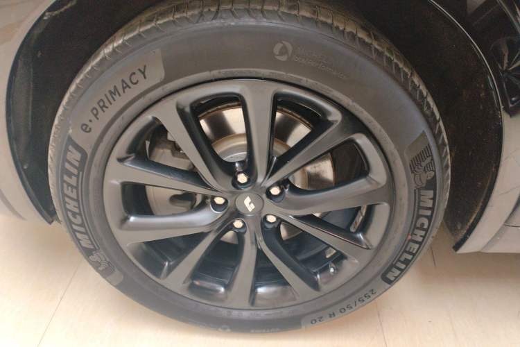 Used Li Auto ONE 2021 Extended-Range 6-Seater Version Left Front Wheel Hub