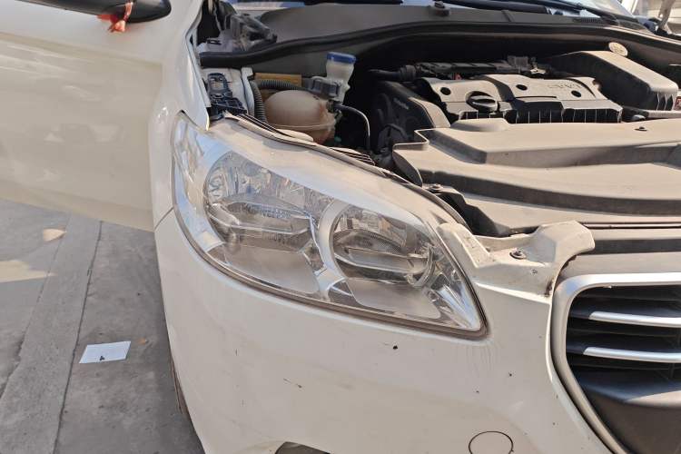 Used Peugeot 301 2016 1.6L Manual Comfort Edition Right Front Headlight