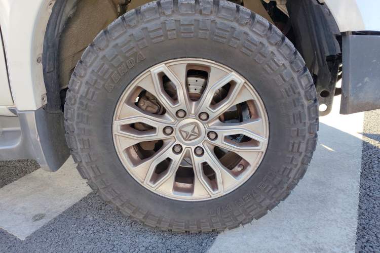 Used JMC Yusheng S350 2016 2.0T Automatic All-Wheel Drive Gasoline Ultra-Luxury 7-Seater
