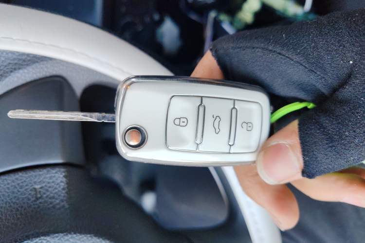 Used Volkswagen Santana 2015 1.6L Automatic Fashion Edition Vehicle Key