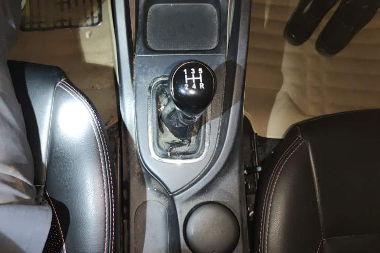 Used CHANGAN CS35 2014 1.6L Manual Luxury Navigation Model China IV Standard
