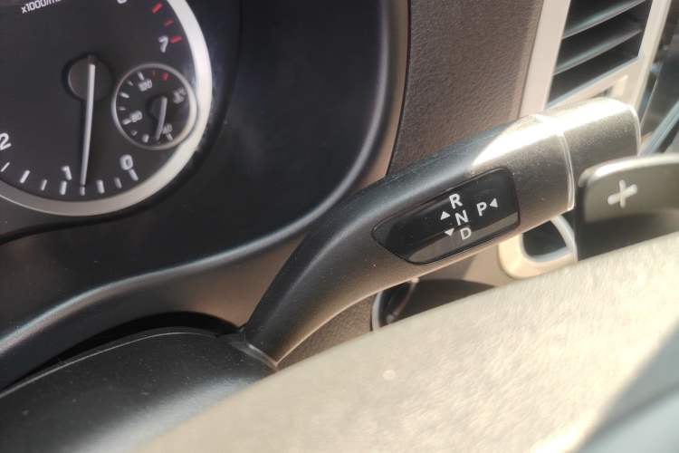 Used Mercedes-Benz Vito 2020 2.0T Business Version 7 Seats Gear Lever