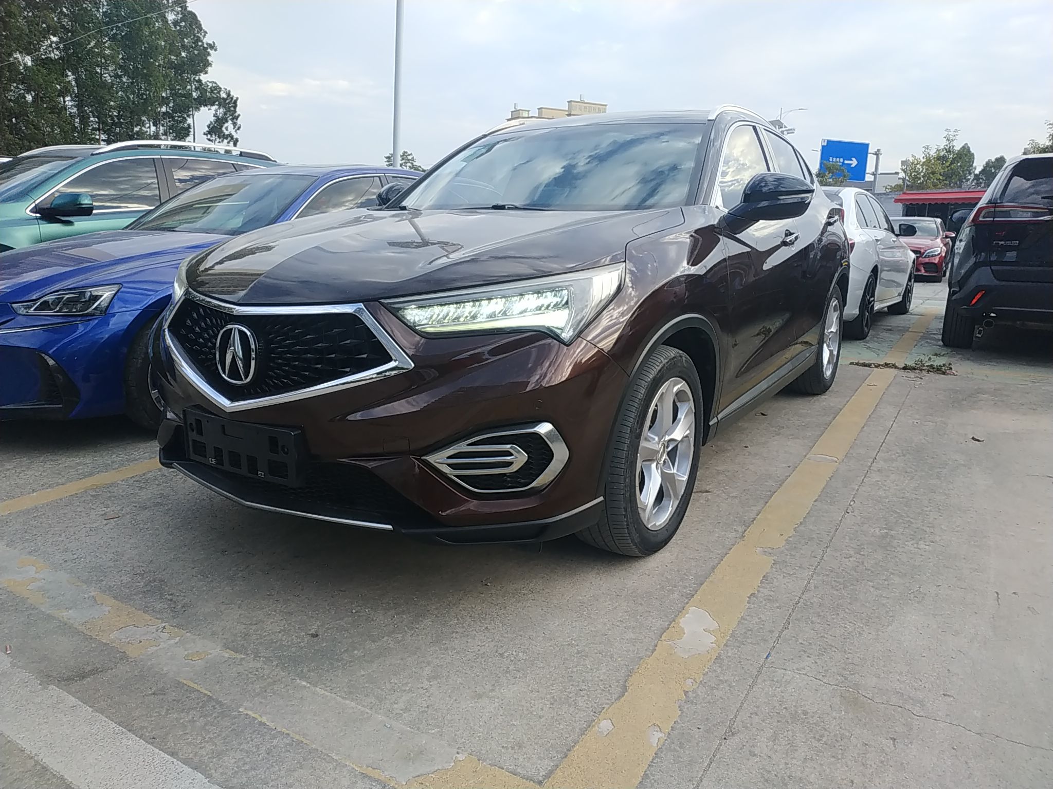 تحت مقدمة السيارة