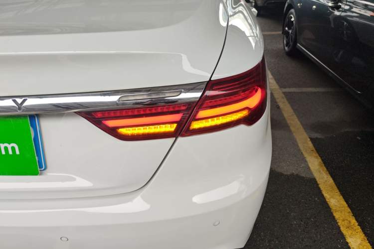 Used Geely Auto Binray 2018 14T CVT Binyi Edition Right Rear Taillight