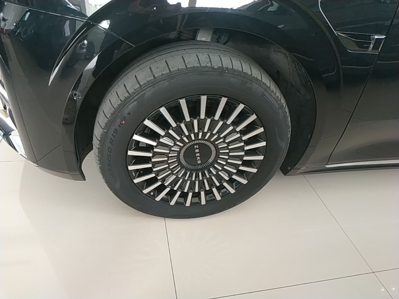 Zeekr 009 2024 Six-Seat Executive Version 4WD 108 kWh — снимка 10