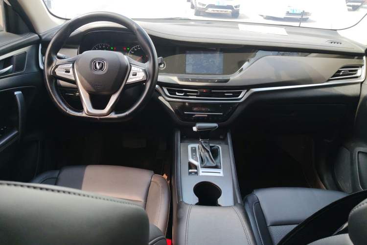 Used CHANGAN CS35PLUS 2021 Honor Million Edition 1.6L CVT Elite Model Center Console