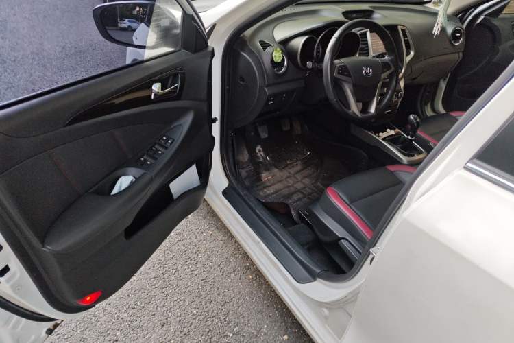 Used CHANGAN Eado 2015 1.6L Manual Junku Model China V Standard