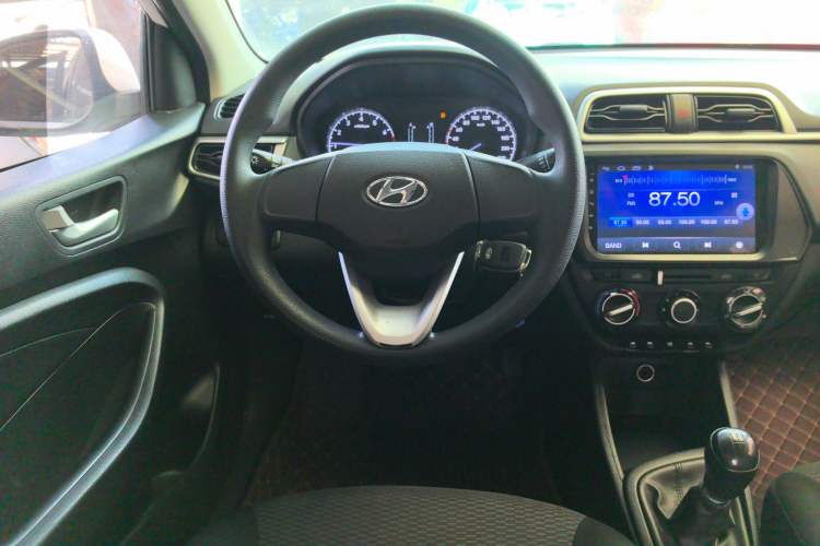 Used Hyundai Verna (older generation) 2017 1.4L Manual Refreshed Version China V Standard Steering Wheel