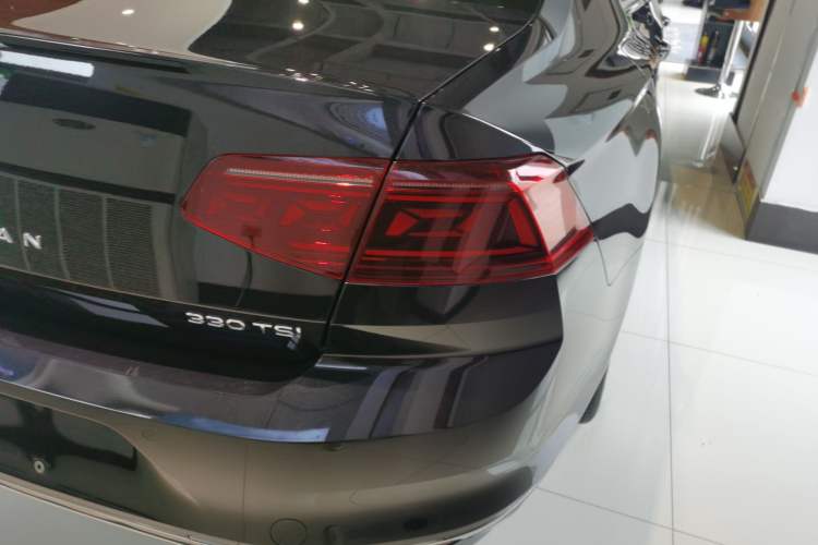 Used Volkswagen Magotan 2024 2 Million Units Zhongxiang Version 330TSI DSG Luxury Edition