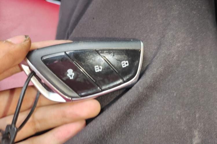 Used SAIC MAXUS T90 2021 2.0T Twin-Turbo Automatic All-Wheel Drive High-Ride Comfort Edition with Extended Cargo Space Vehicle Key