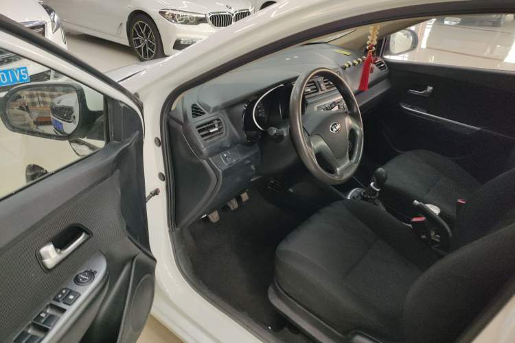 Used Kia K2 2015 Sedan 1.4L MT GLS