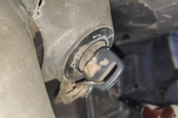 Used Foton Scenic 2014 2.0L Express Classic Short-Wheelbase High-Roof 4Y20M
