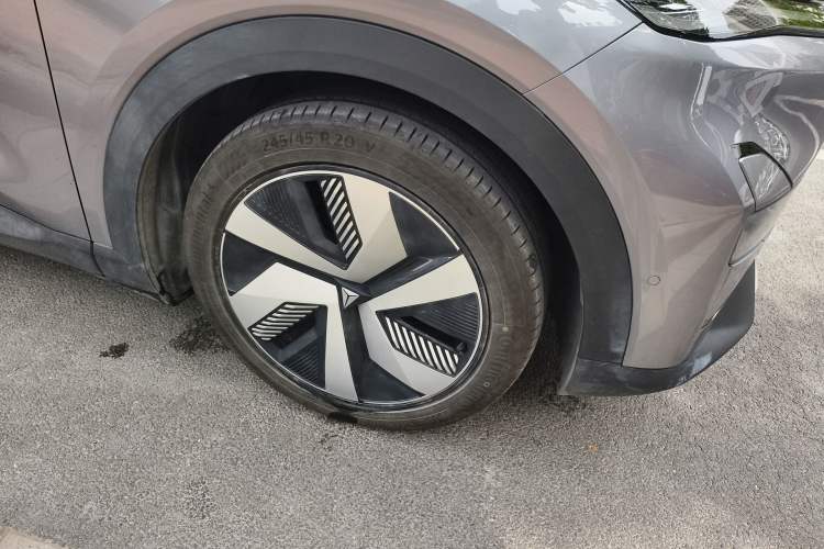 Used Deepal S05 2024 510 Ultra Pure Electric Version Right Front Wheel Hub