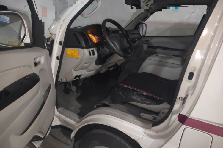 Used Jinbei Hiace 2014 2.0L Luxury Version V19
