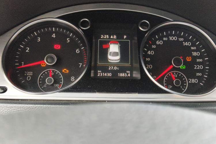 Used Volkswagen FAW-Volkswagen CC 2015 1.8TSI Luxury Model Odometer Close Up