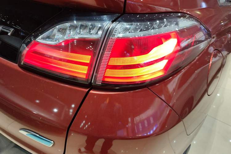 Used Venucia T90 2017 2.0L CVT Fashion Edition
