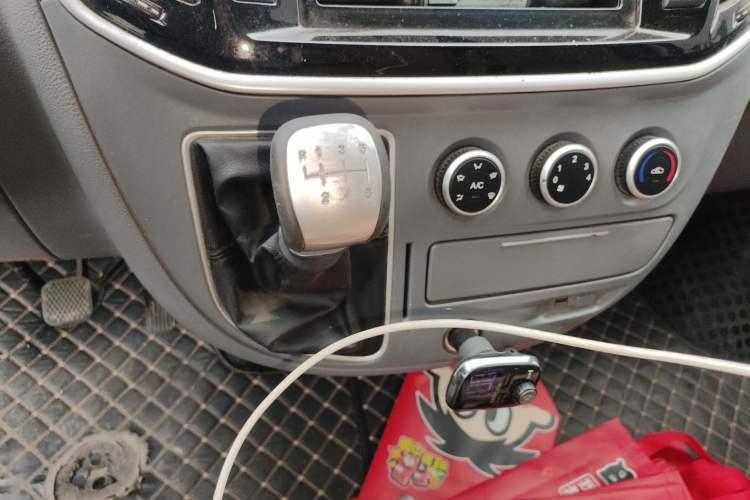 Used SAIC MAXUS Xintu V80 2021 2.0T Manual Classic Aoyuntong Short Wheelbase Mid-Roof 5/6-Seater