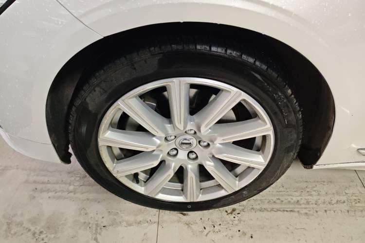 Used Volvo S90 2020 T5 Zhiyi Luxury Edition Left Front Wheel Hub