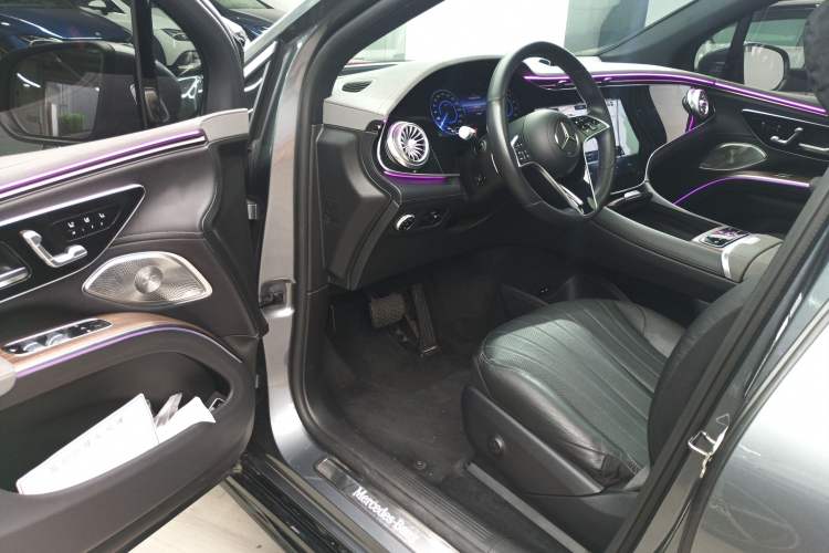 Used Mercedes-Benz EQS SUV 2023 450 4MATIC Pioneer Edition Driver Seat