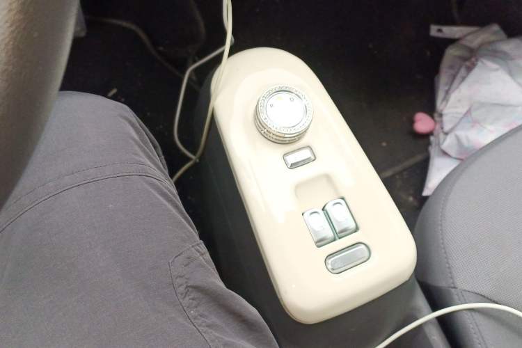 Used CHANGAN NEVO Lumin 2022 210km Sweet Edition Gear Lever