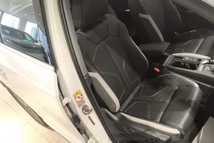 Used Audi Q3 2024 40 TFSI Fashion Dynamic Model
