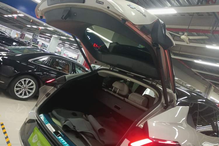 Used Lynk & Co 08 EM-P 2023 220km All-Wheel-Drive Performance Halo