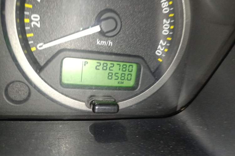 Used Land Rover Freelander 2 2010 2.2 TD4 Automatic SE Diesel Edition Odometer Close Up