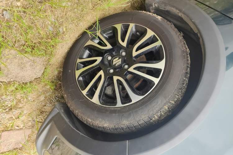 Used Suzuki Swift 2016 1.5L Automatic Fashionable Coolplay Edition Right Front Wheel Hub