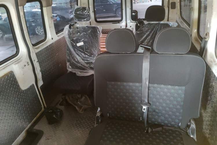 Used SAIC MAXUS Xintu V80 2021 2.0T PLUS Manual All-Around King Long Wheelbase Mid-Roof Variant with 6/7/8/9 Seats Left Rear Seat