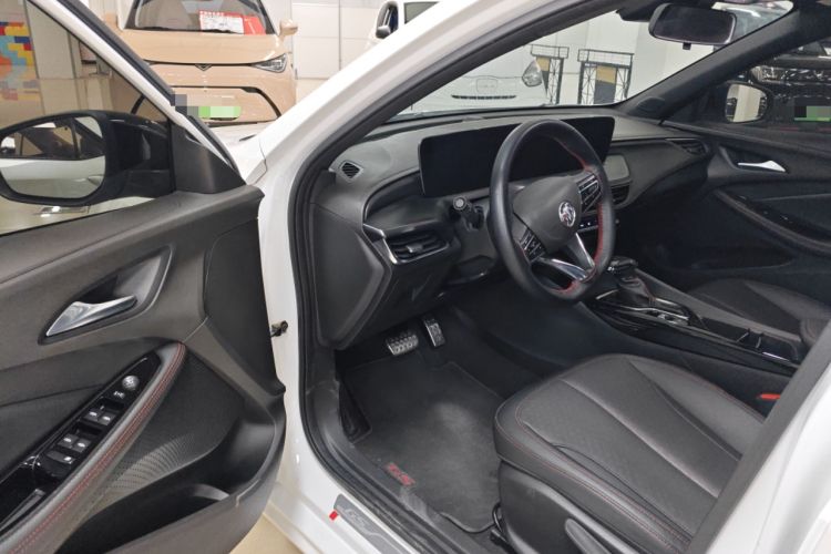 Used Buick Verano 2023 Pro GS Hunter Wind Edition Driver Seat