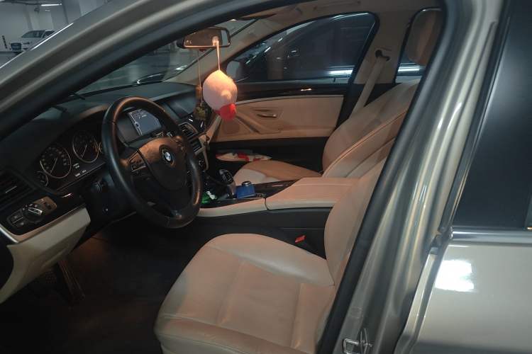 Used BMW 5 Series 2011 523Li Leading Model
