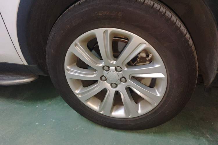 Used Land Rover Discovery Sport 2019 240 PS SE Version China VI Standard Right Front Wheel Hub