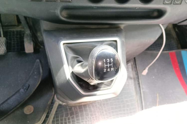 Used JMC Transit 2019 2.8T Commercial Version Short Wheelbase Mid-Roof 6-Seater China VI JX493 Gear Lever