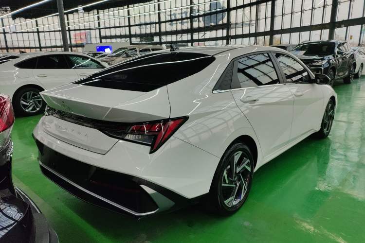 Used Hyundai Elantra 2023 1.5L CVT LUX Prestige Edition
