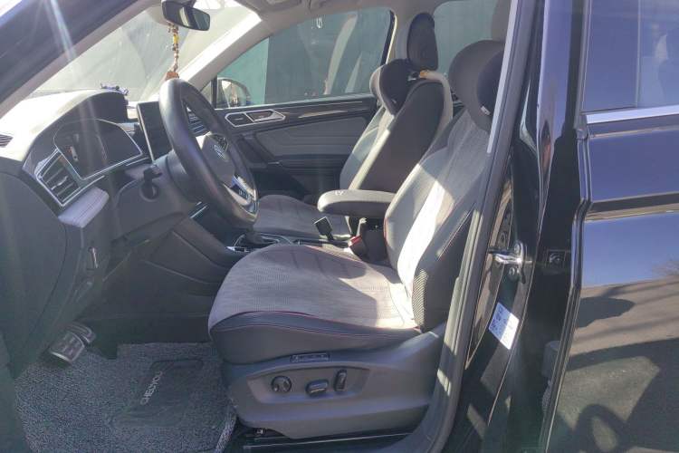 Used Volkswagen Tiguan L 2023 330TSI Automatic Two-Wheel Drive R-Line Flagship Edition Left Front Seat