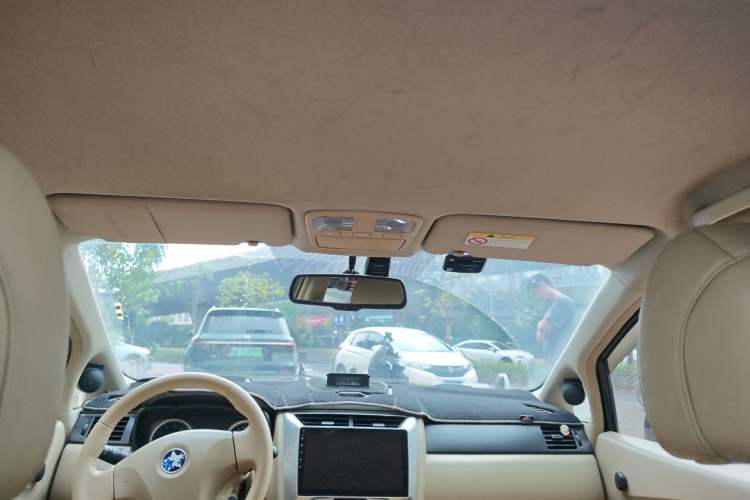 Used Venucia D50 2013 1.6L Automatic Fashion Edition
