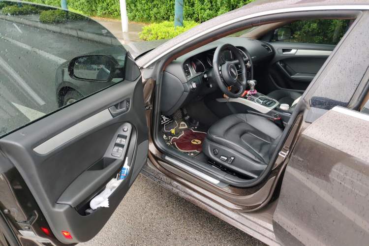 Used Audi A5 2013 Sportback 40 TFSI Driver Seat