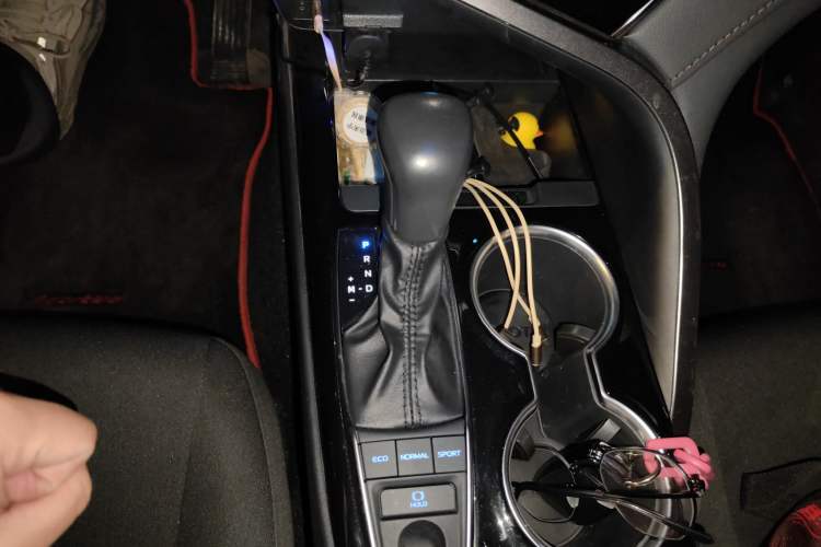 Used Toyota Camry 2019 2.0S FENGSHANG Version China VI Standard
