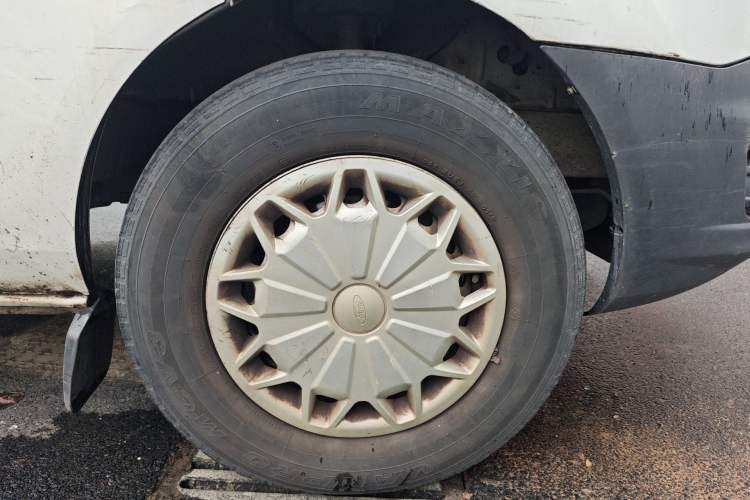 Used Ford Transit 2019 2.0T Diesel Multi-Purpose Commercial Vehicle Mid-Drive Mid-Roof 6-Seater China VI Standard
