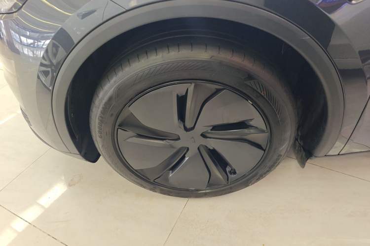 Used Tesla Model Y 2025 Rear-Wheel-Drive Version
